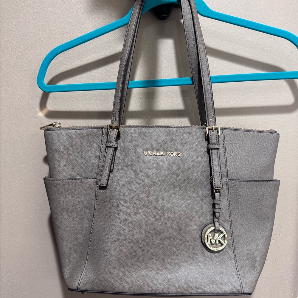 LIKE NEW | Michael Kors  Medium Saffiano Leather Tote Bag